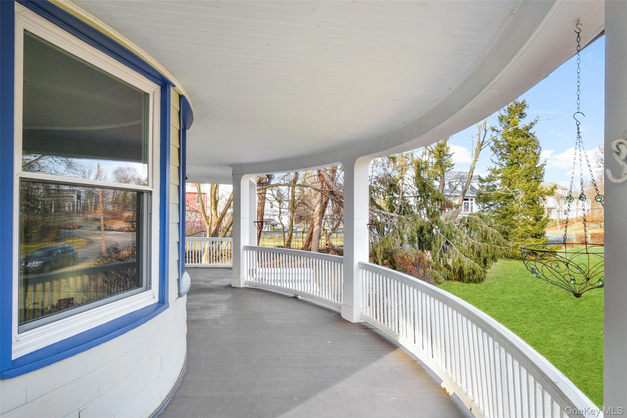 8 The Serpentine New Rochelle, NY 10801 - Photo 4 of 47 A wonderful front porch