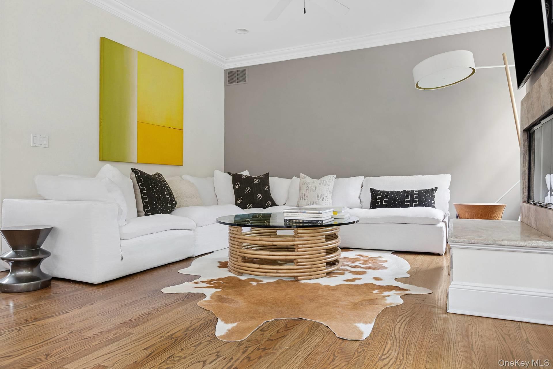 10 Bayview Road Southampton, NY 11968 - Photo 13 of 39 a living room with furniture and a couch