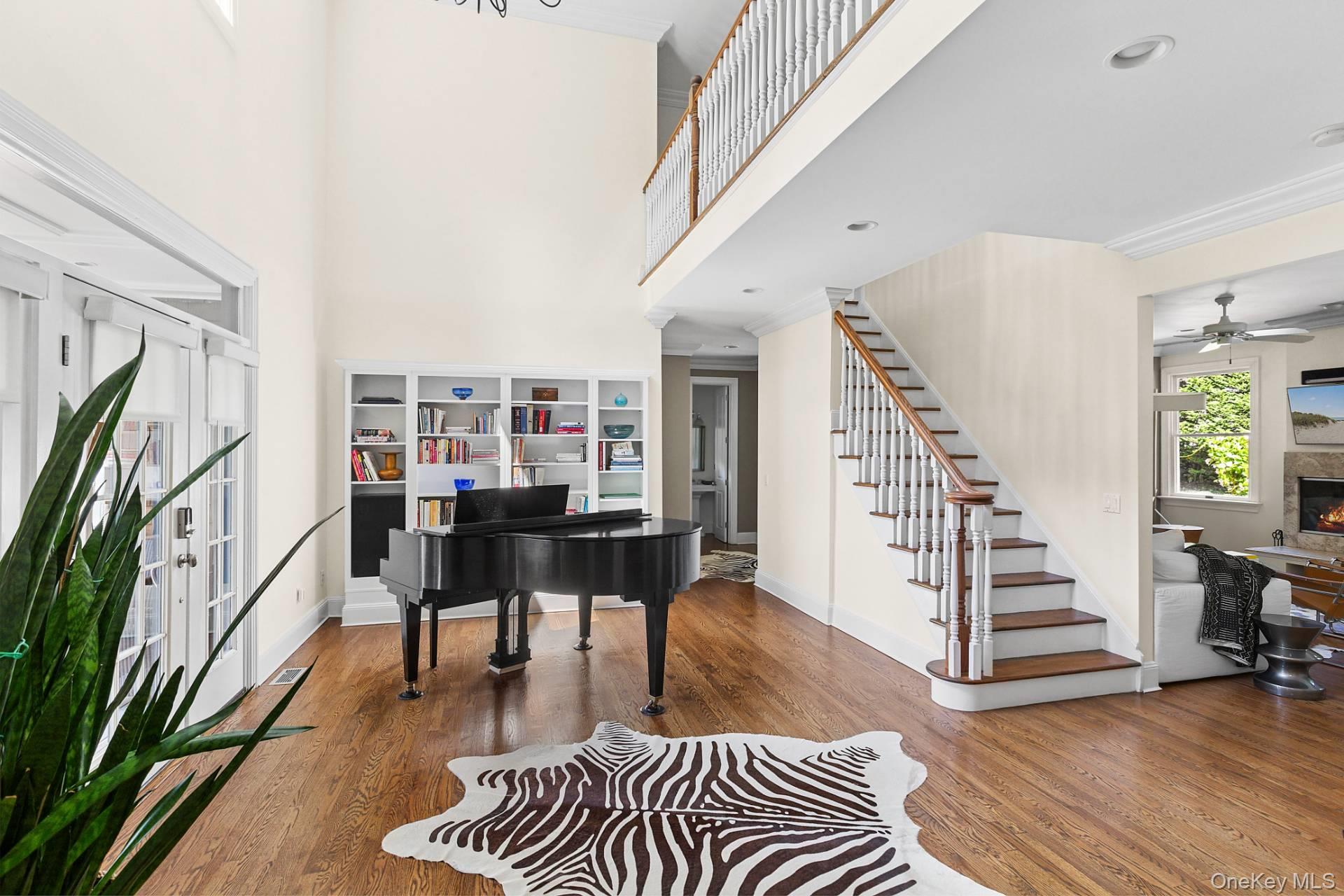 10 Bayview Road Southampton, NY 11968 - Photo 8 of 39 a living room with furniture and a wooden floor