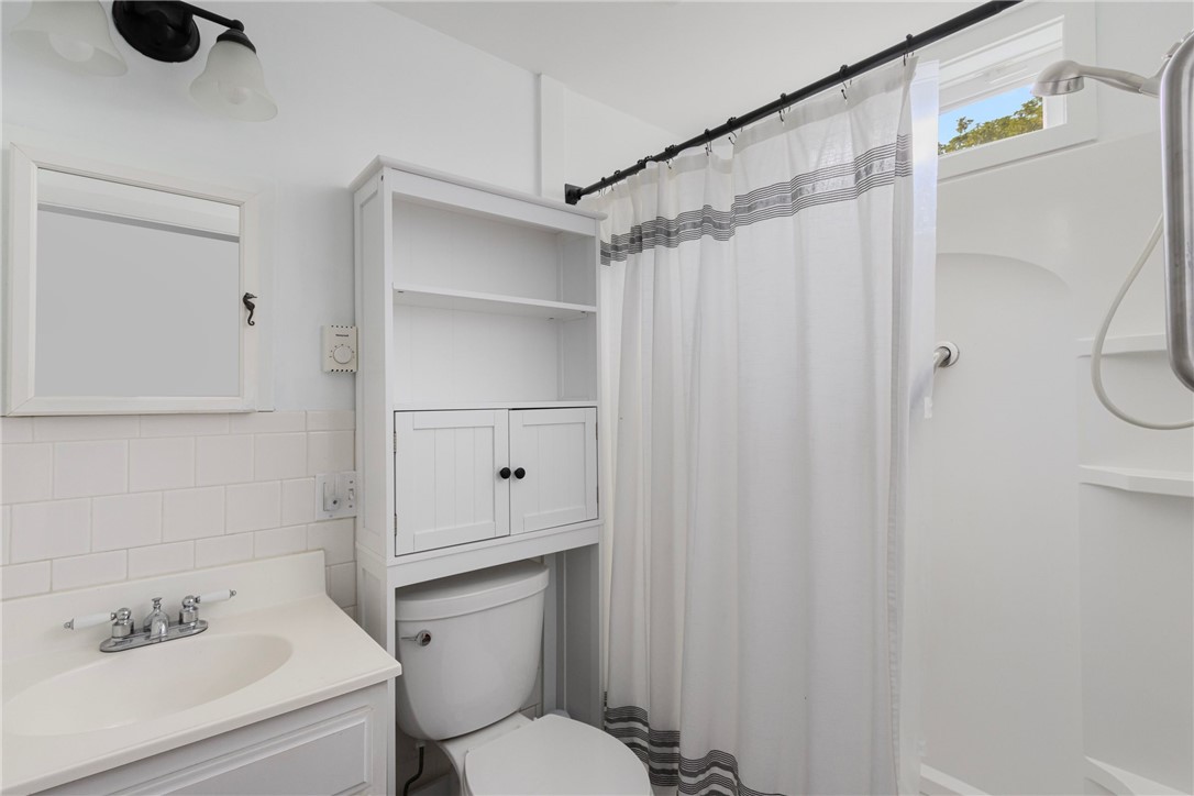 37 Reservoir Road Middletown, RI 02842 - Photo 15 of 39 Bathroom
