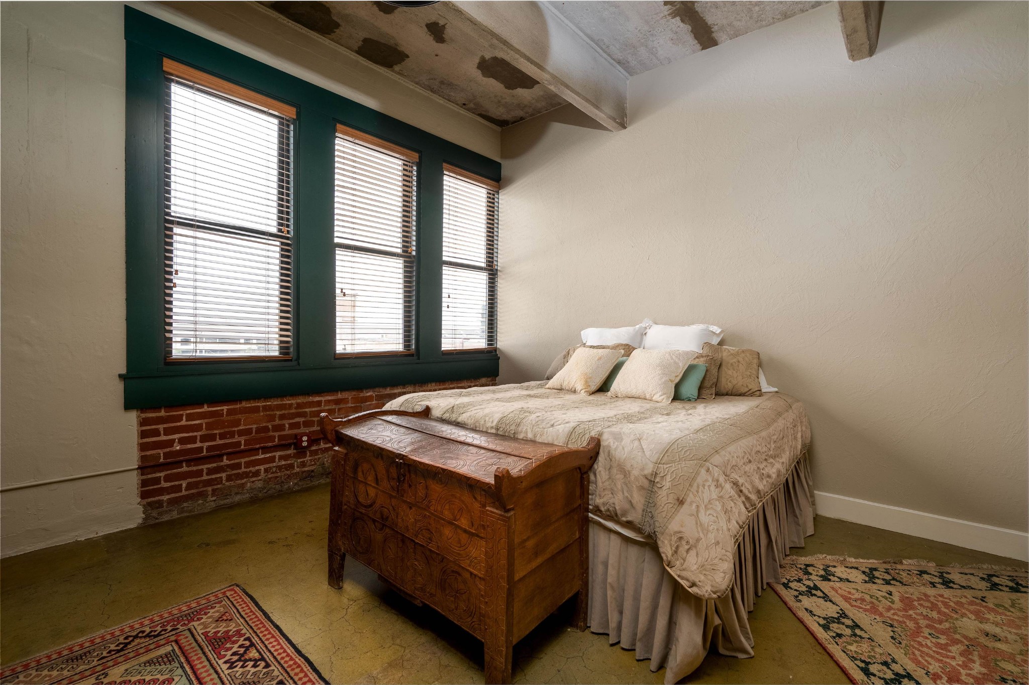 408 South Front Street, Unit 412 Memphis, TN 38103 - Photo 6 of 21 a bedroom with a bed and window