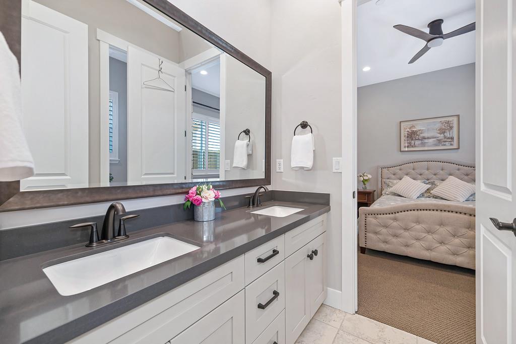 806 Fallen Log Court Rocklin, CA 95765 - Photo 49 of 94 Jack and Jill Bathroom