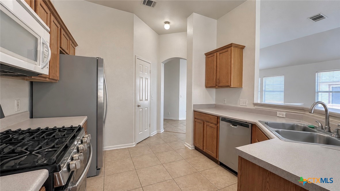 104 Evergreen Circle Georgetown, TX 78626 - Photo 4 of 18