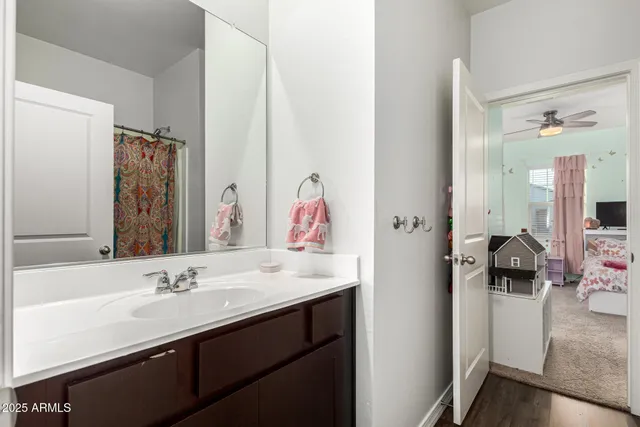a en suite bathroom with a sink and a mirror