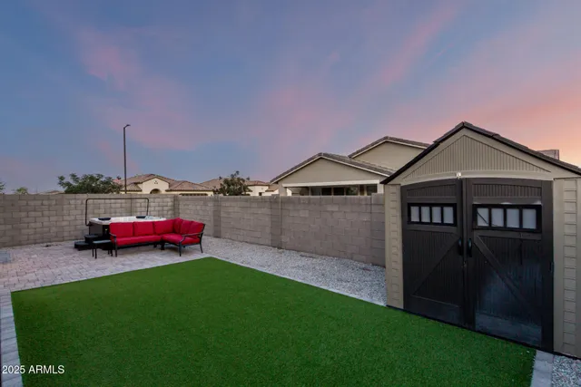 a view of a front of the house with a yard