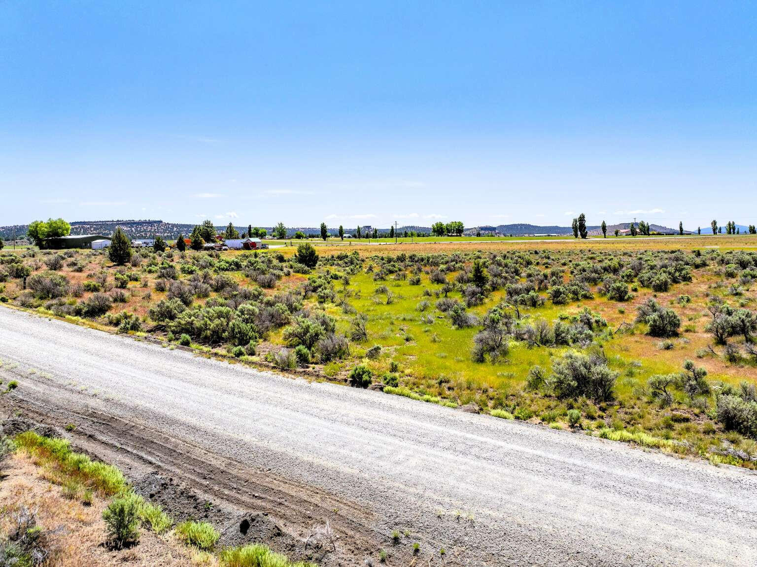 137 Drake Road Alturas, CA 96101 - Photo 3 of 16 a view of a city