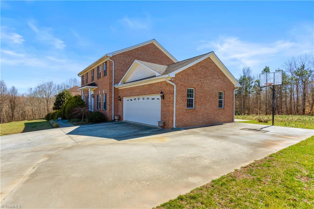 244 Laurel Ridge Lane Lexington, NC 27295 - Photo 6 of 41 Gallery Image 6