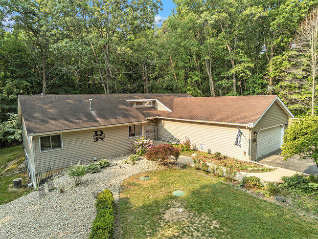 11998 Lynch Road Battle Creek, MI 49014 - Photo 3 of 23 003_11998_lynch_rd_battle_creek_mi_49014