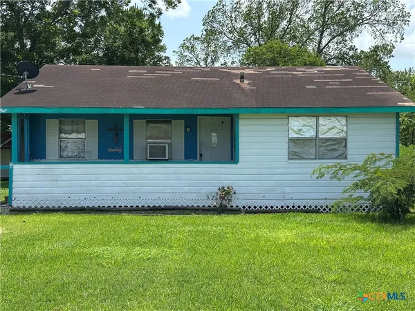 $90,000 | 109 South Colorado Street, Edna, TX 77957