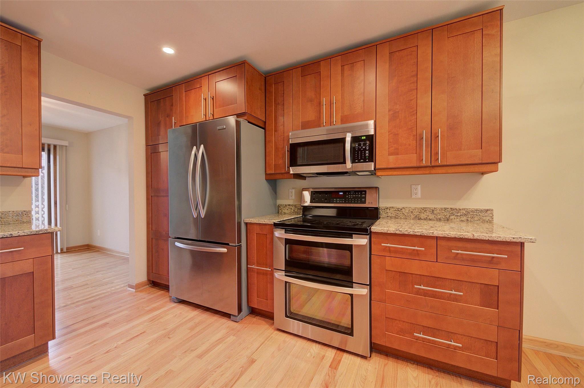 23163 Farmington Road Farmington, MI 48336 - Photo 6 of 44 4H8A2639_40_41.jpg