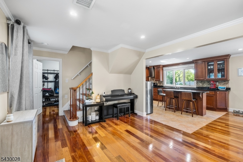 124 Crain Road Paramus, NJ 07652 - Photo 8 of 48