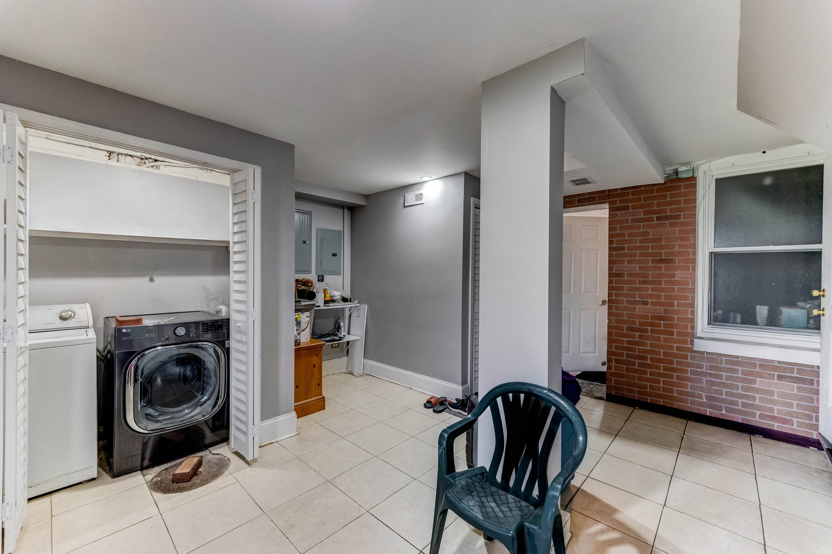 2328 West 19th Street Chicago, IL 60608 - Photo 12 of 31 a view of a livingroom with furniture and washing machine