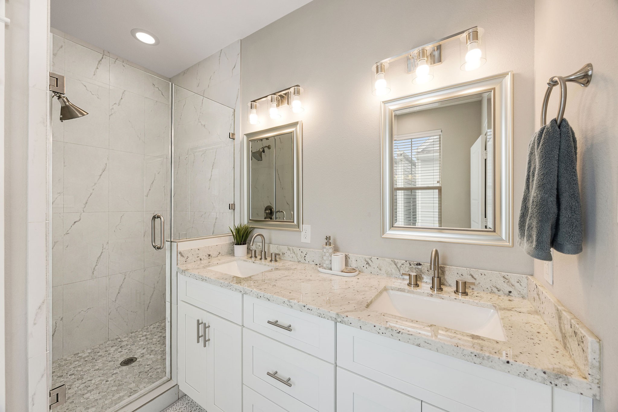 603 Link Road, Unit F Houston, TX 77009 - Photo 8 of 16 Ensuite bathroom with dual sinks, quartz countertops, and a large walk-in shower.