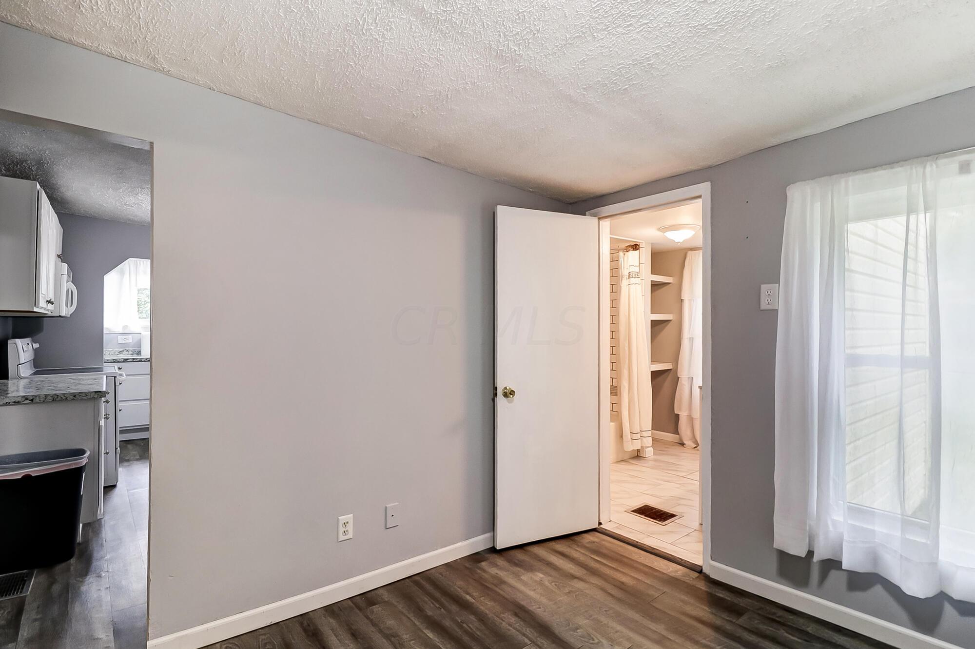 1045 Hart Road Columbus, OH 43223 - Photo 19 of 32 019