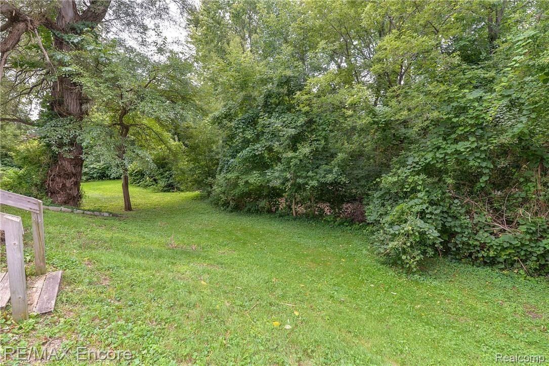 8354 Clinton River Road Sterling Heights, MI 48314 - Photo 54 of 62 89.jpg