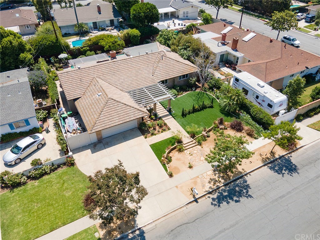 13682 Wheeler Place Tustin, CA 92780 - Photo 4 of 39