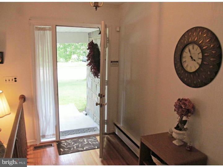 103 Parry Road Cinnaminson, NJ 08077 - Photo 3 of 21 Foyer