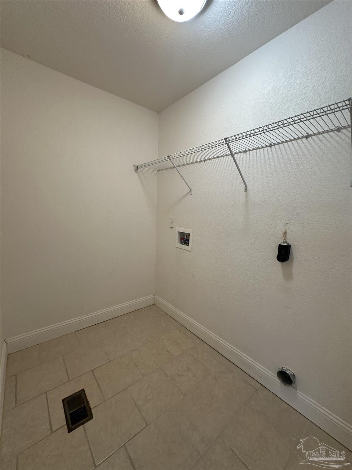 6250 Hamilton Bridge Road, Unit B Milton, FL 32570 - Photo 14 of 16 a view of a small space