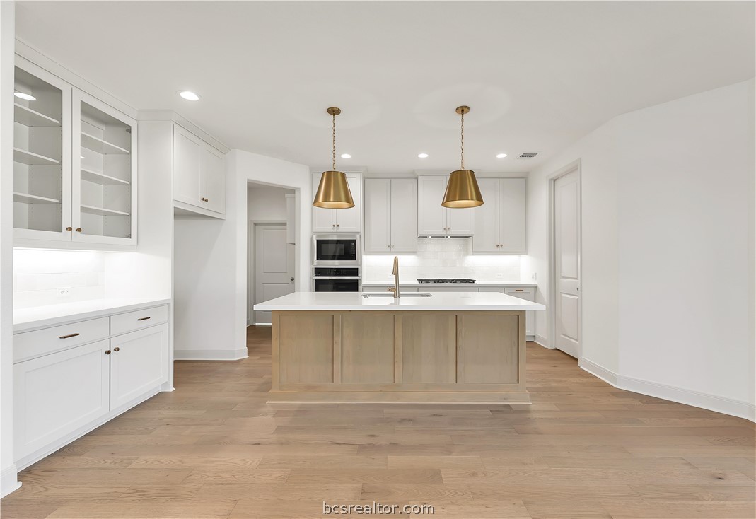 5084 Acadia Loop Bryan, TX 77802 - Photo 11 of 31 Photos depict previously completed Emma home. Selections and finishes may vary; please contact an RNL sales team for the latest information on this home.