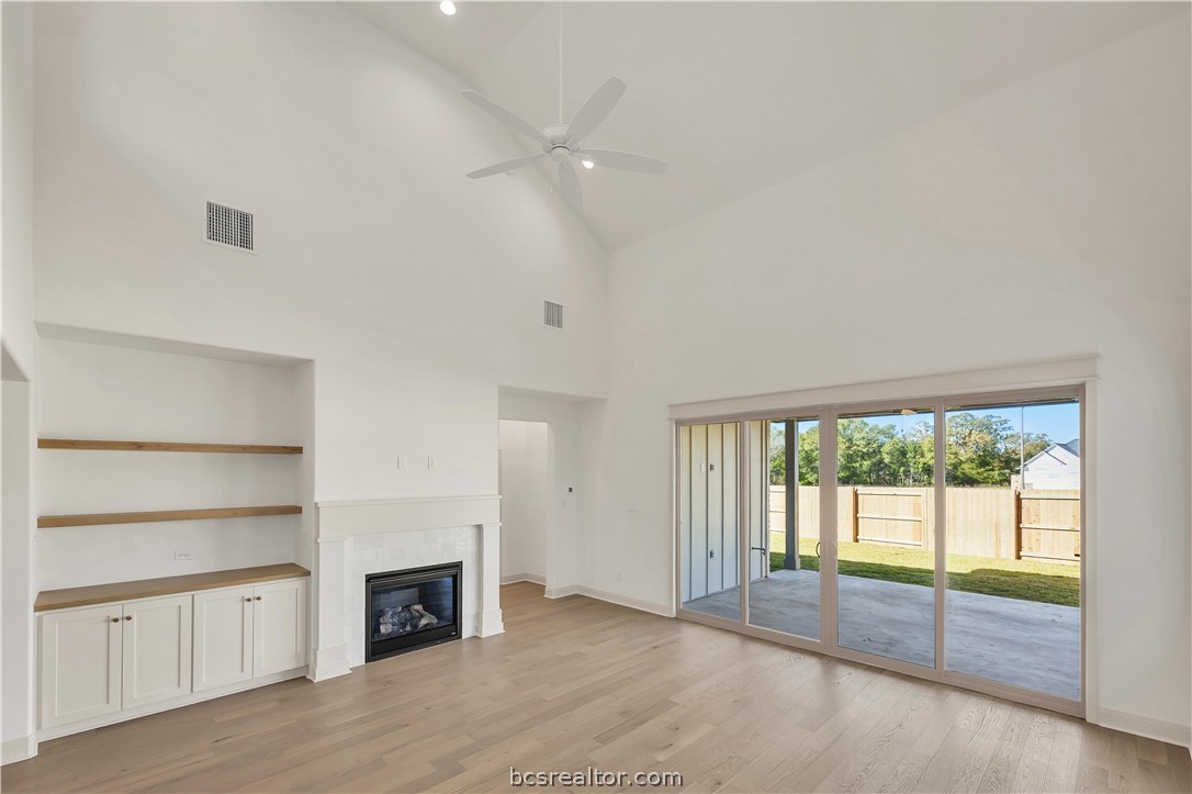 5084 Acadia Loop Bryan, TX 77802 - Photo 6 of 31 Photos depict previously completed Emma home. Selections and finishes may vary; please contact an RNL sales team for the latest information on this home.