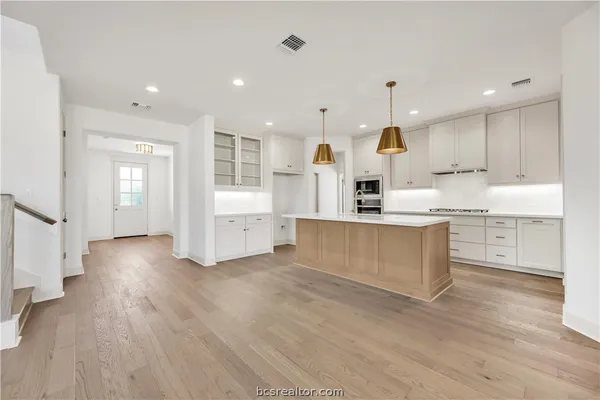 $591,900 | 5084 Acadia Loop, Bryan, TX 77802