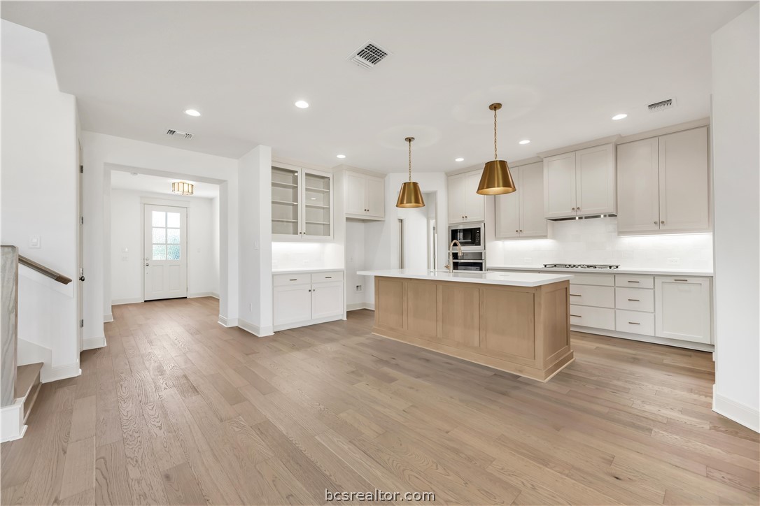 5084 Acadia Loop Bryan, TX 77802 - Photo 8 of 31 Photos depict previously completed Emma home. Selections and finishes may vary; please contact an RNL sales team for the latest information on this home.