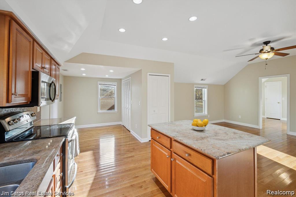 84 Vernier Road Grosse Pointe, MI 48236 - Photo 6 of 16