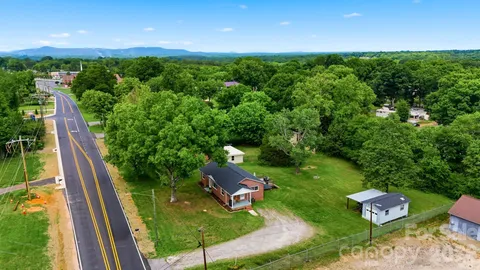 $259,900 | 3526 16th Street Northeast, Hickory, NC 28601