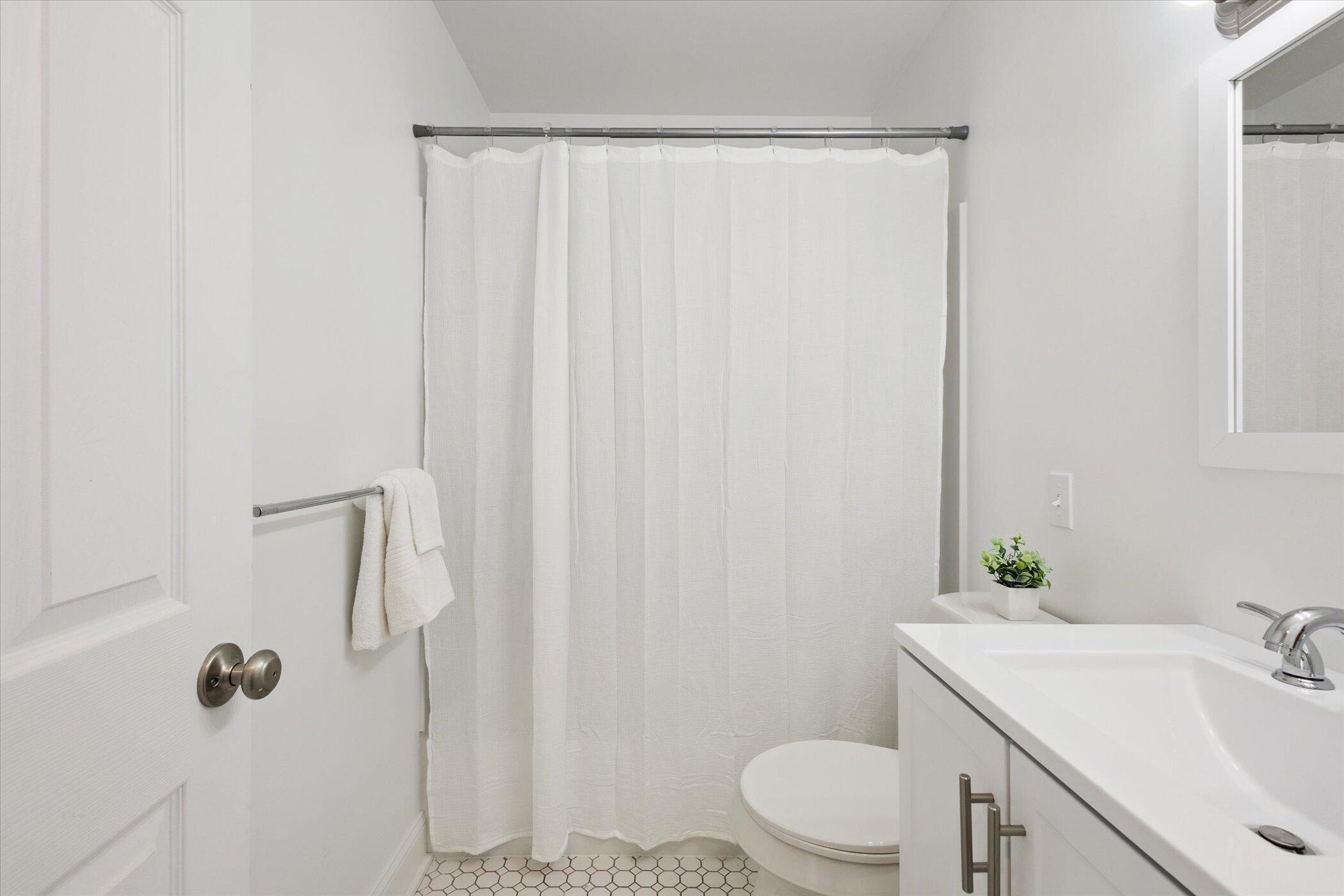 3441 Townline Road Houghton Lake, MI 48629 - Photo 18 of 53 Bathroom 1