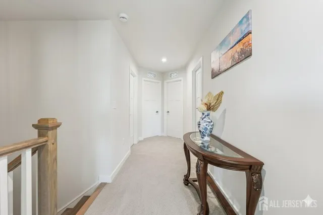 a view of entryway with furniture