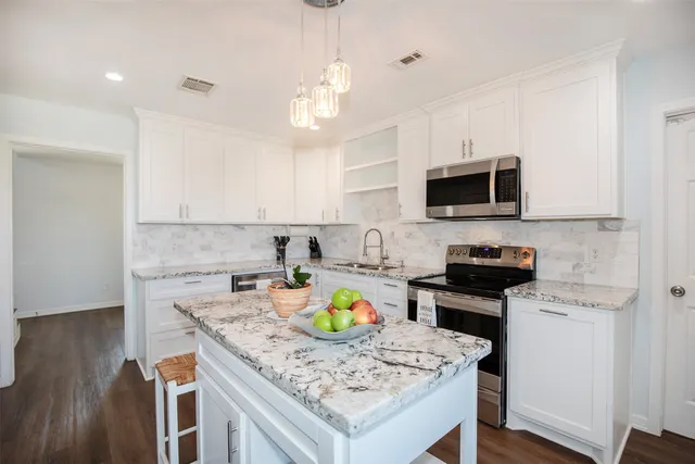 $2,200 | 8903 Kirkmont Drive, Houston, TX 77089