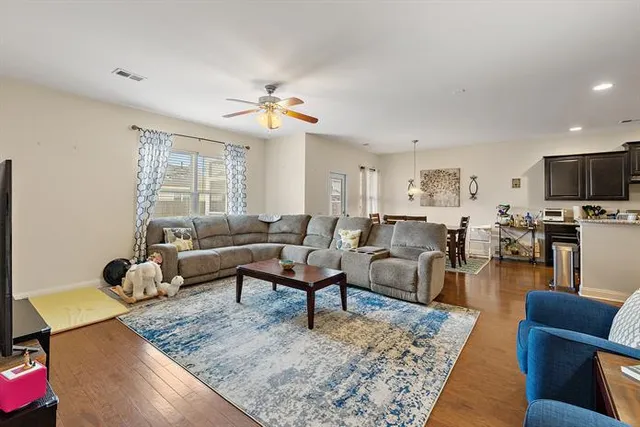 $3,195 | 2124 Gammon Street, Charleston, SC 29414