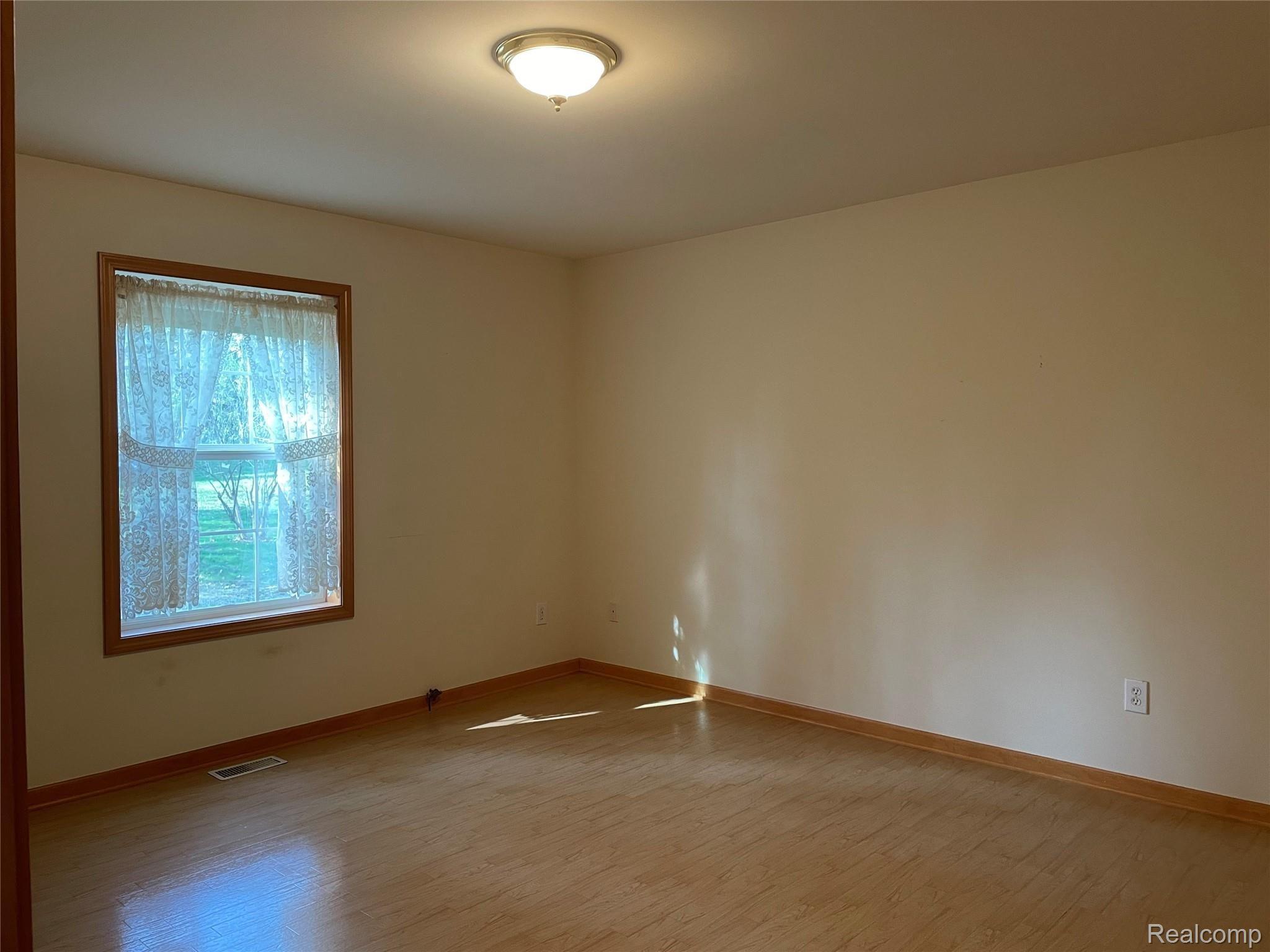 7762 East Ridge Drive Almont, MI 48003 - Photo 12 of 16 1459A80E-6590-4849-B657-ABE403584458.jpeg
