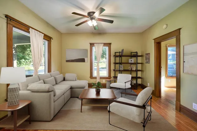 $2,195 | 894 23rd Avenue Southeast, Minneapolis, MN 55414