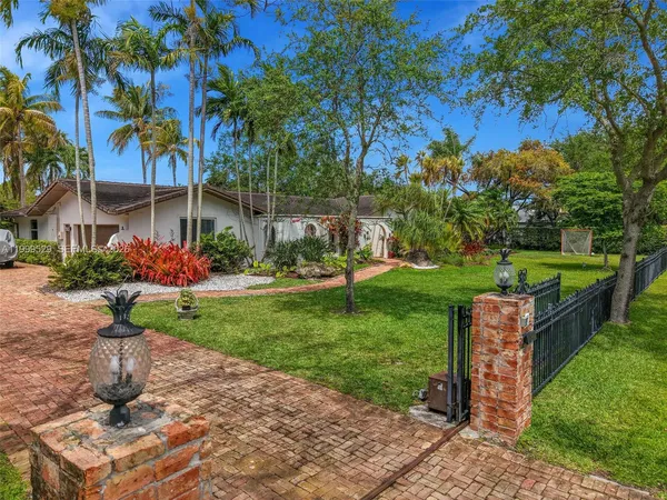 $8,900 | 15280 Southwest 72nd Avenue, Palmetto Bay, FL 33157