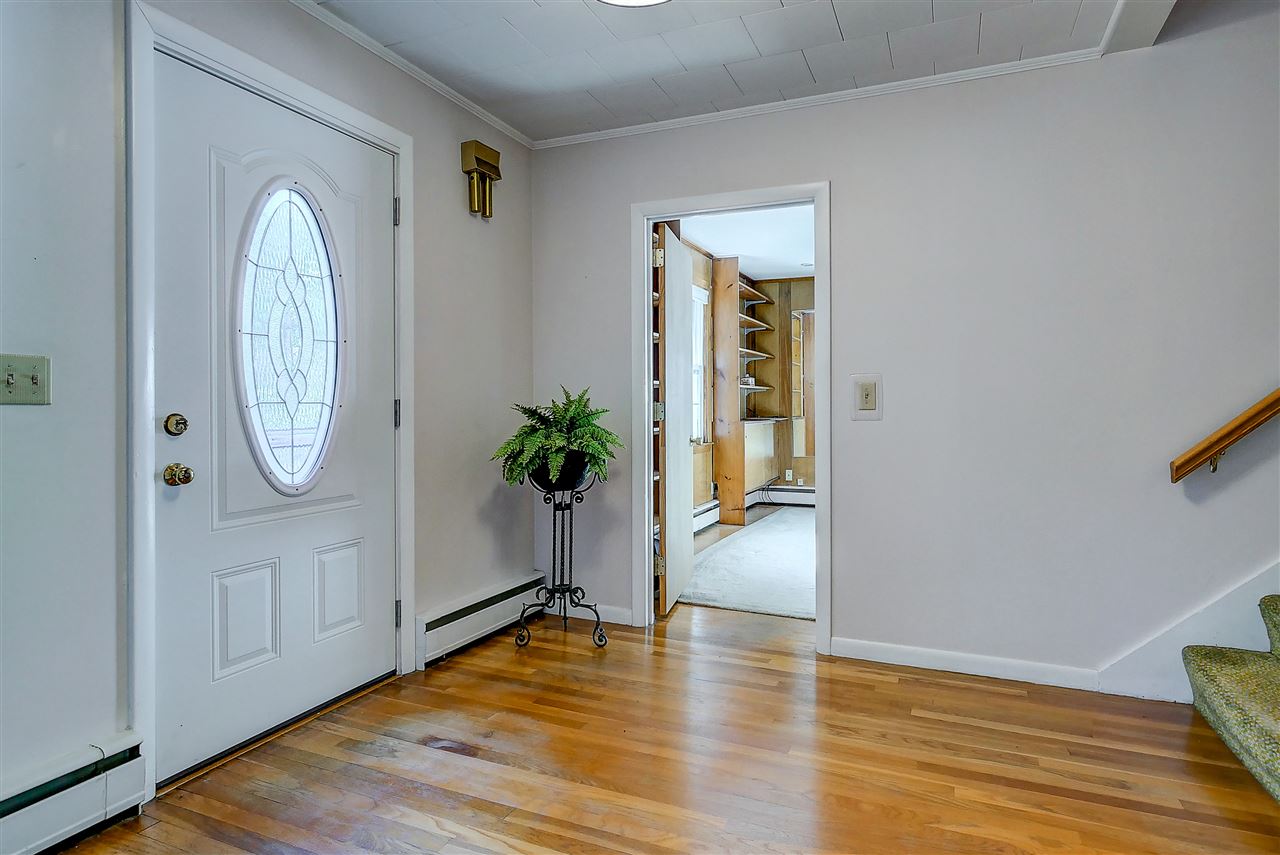 78 Gilcreast Road Londonderry, NH 03053 - Photo 5 of 40 Gallery Image 5