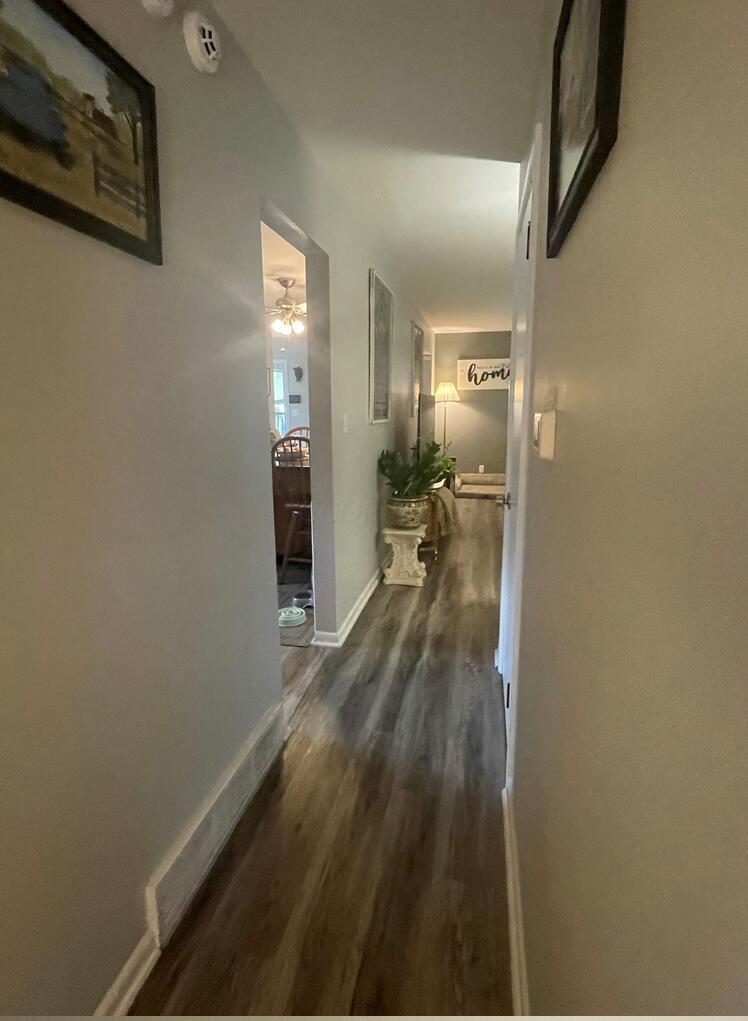 5910 Hall Road Galloway, OH 43119 - Photo 9 of 20 Hall way