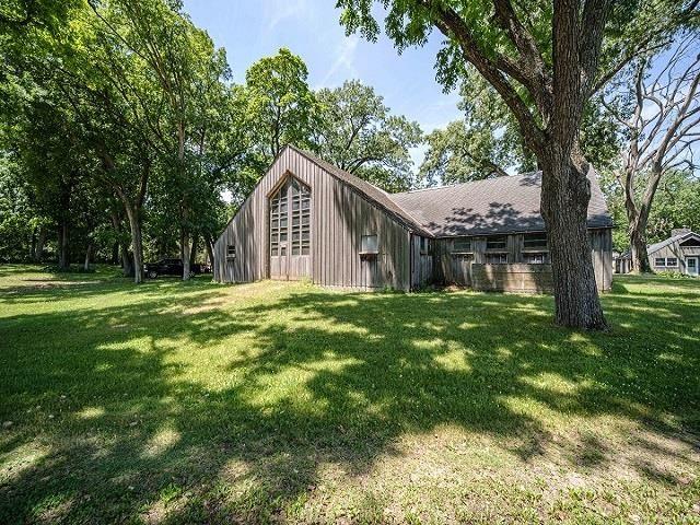 4909 West Edgewood Road Dixon, IL 61021 - Photo 17 of 96 a view of a house with a yard