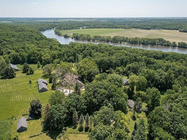 4909 West Edgewood Road Dixon, IL 61021 - Photo 2 of 96