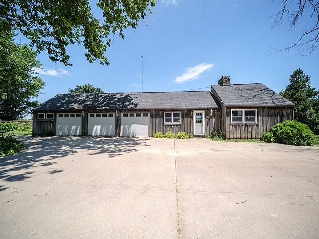 4909 West Edgewood Road Dixon, IL 61021 - Photo 23 of 96 a front view of a house with a yard and garage