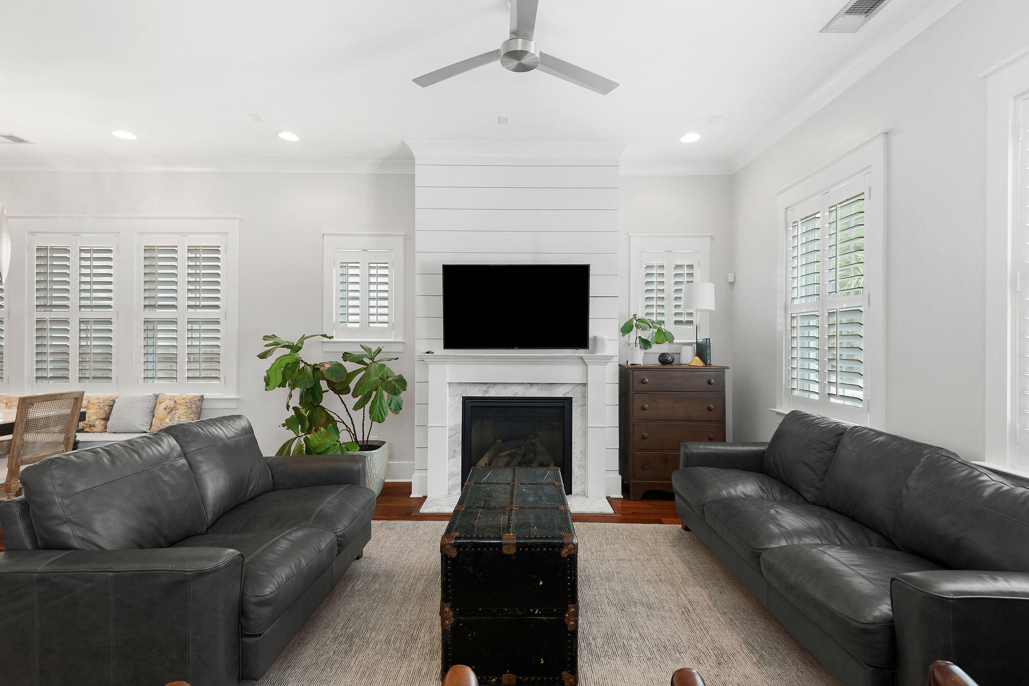 419 King Street Mount Pleasant, SC 29464 - Photo 3 of 36 419KingStreetbyKeenEyeMarketing-7