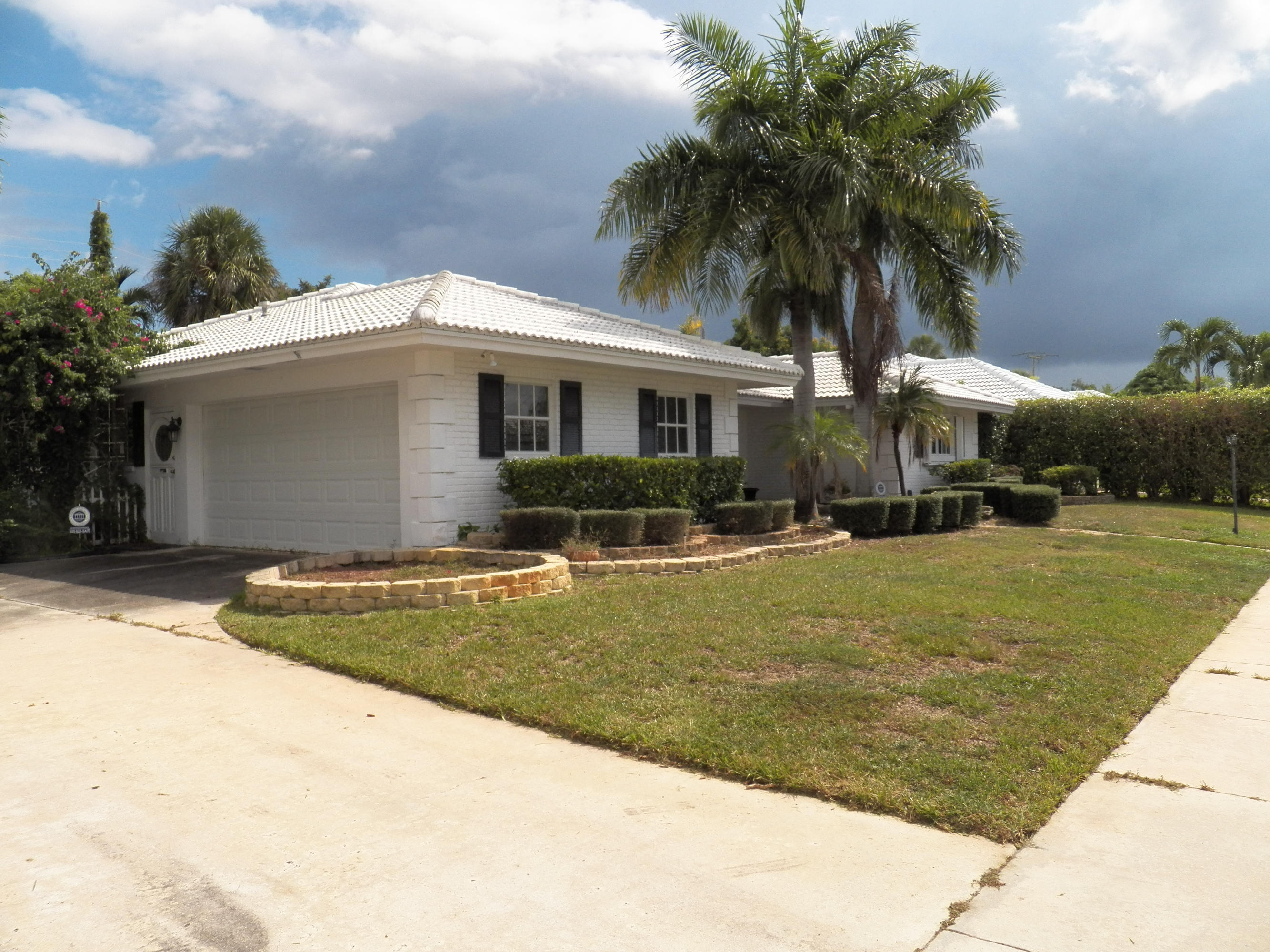 701 Holly Lane Boca Raton, FL 33486 - Photo 2 of 11 Side view