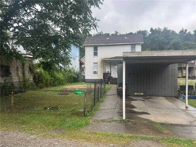 a view of a house with backyard and porch
