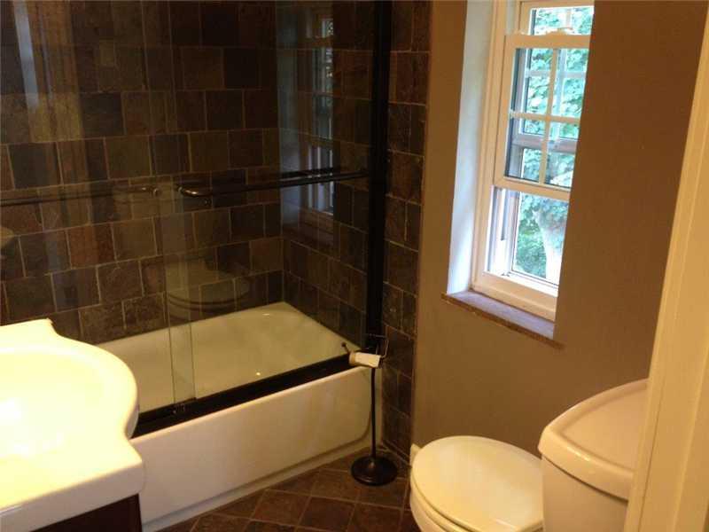 720 Scott Road Mt. Lebanon, PA 15228 - Photo 17 of 19 Full Bath.
