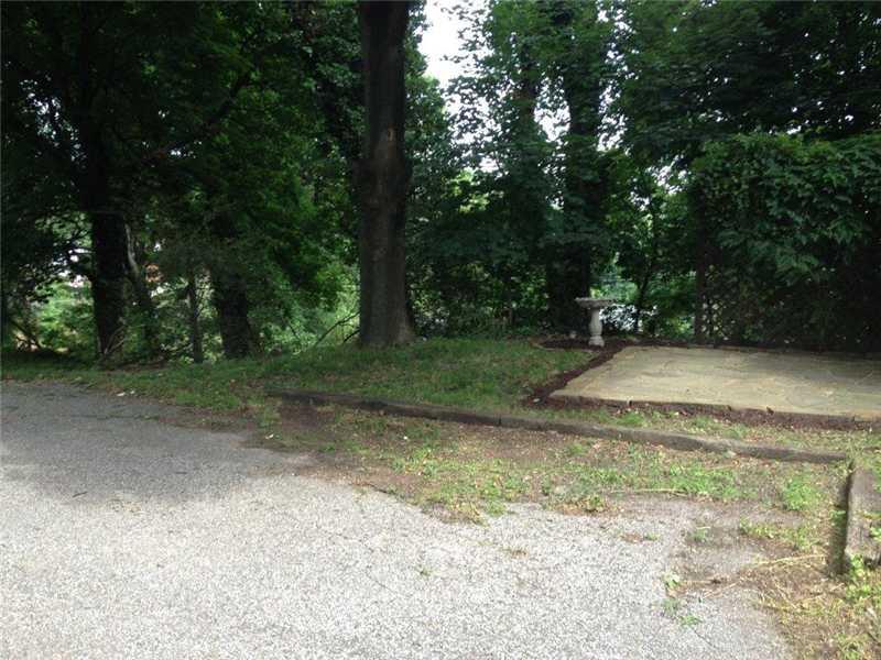 720 Scott Road Mt. Lebanon, PA 15228 - Photo 19 of 19 Yard/Garden.