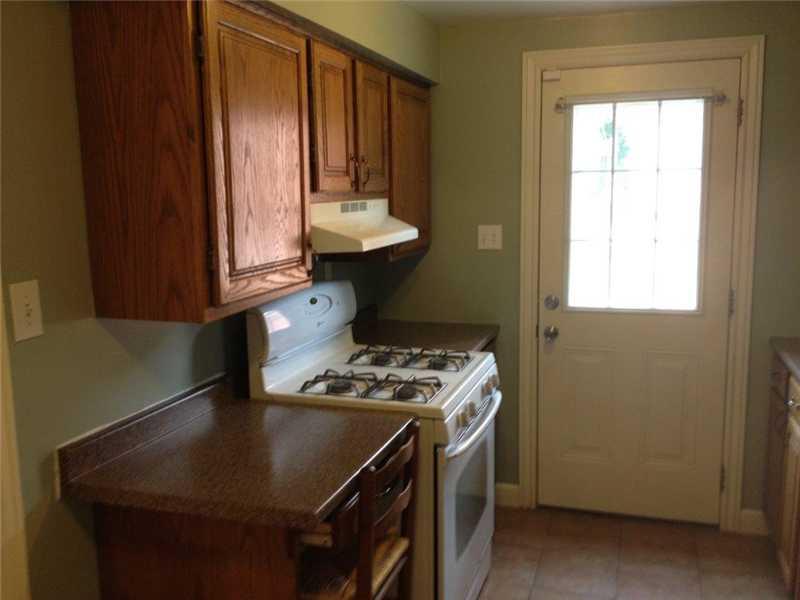 720 Scott Road Mt. Lebanon, PA 15228 - Photo 9 of 19 Kitchen.
