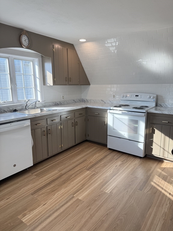 60 Redington Street, Unit 2 Swampscott, MA 01907 - Photo 3 of 14