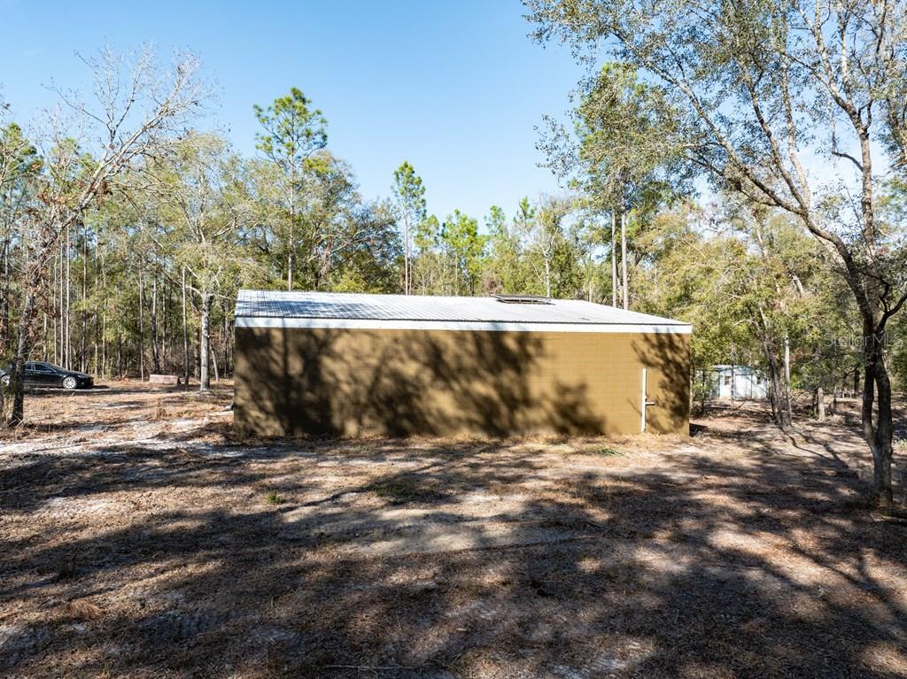 4700 County Road 340 Bell, FL 32619 - Photo 17 of 23 a view of a yard with large tree