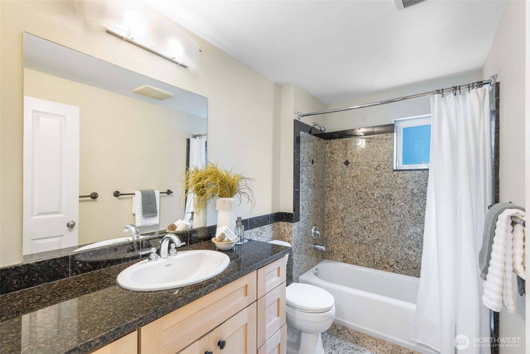 1011 North 50th Street, Unit D Seattle, WA 98103 - Photo 19 of 33