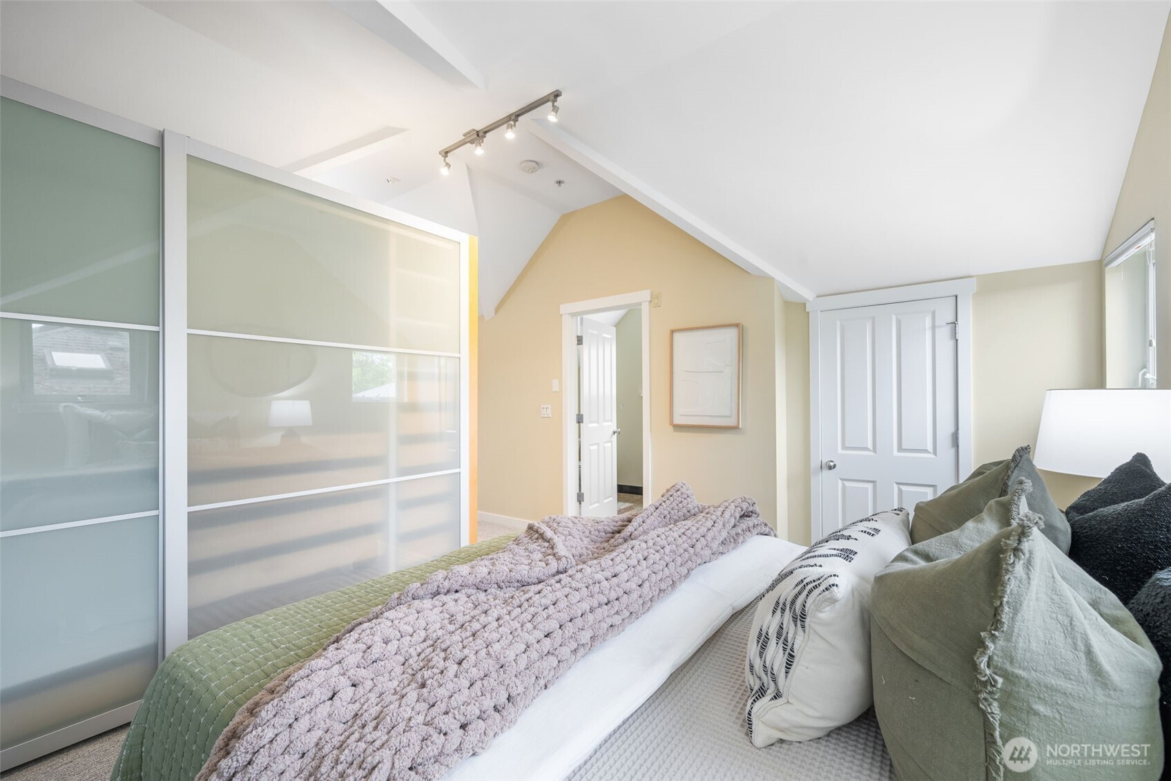 1011 North 50th Street, Unit D Seattle, WA 98103 - Photo 24 of 33